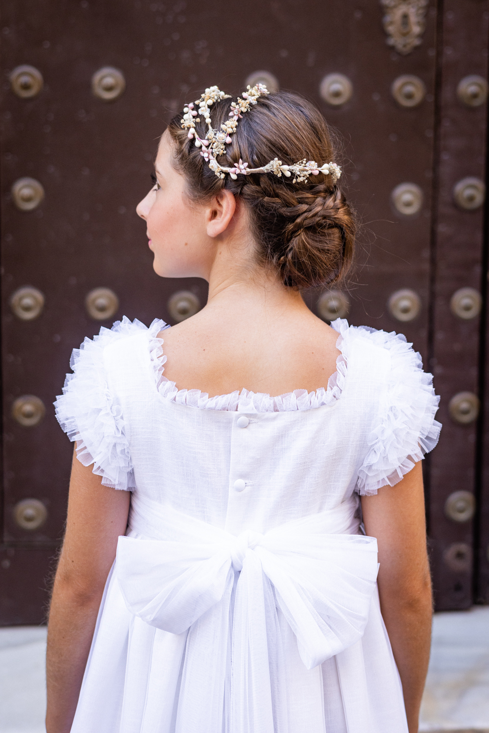 Vestido de comunión CLAVEL: tul blanco, lino y volantitos en mangas 3