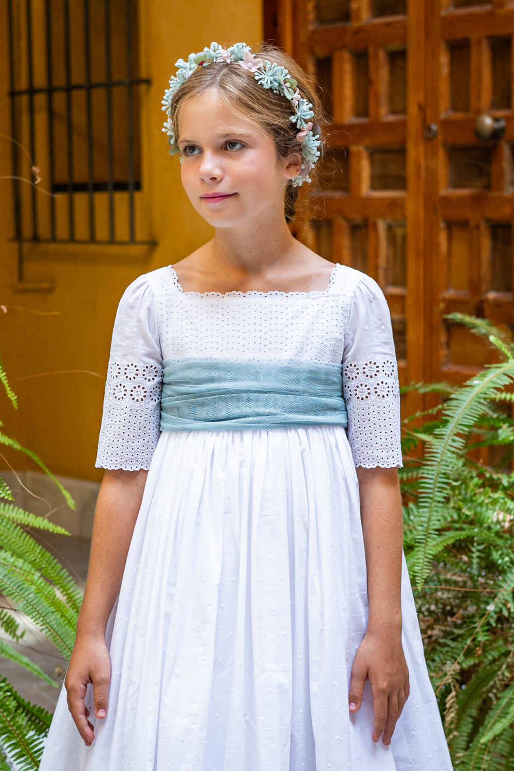 Vestido de comunión BUGANVILLA: algodón, bordados inspirados 3